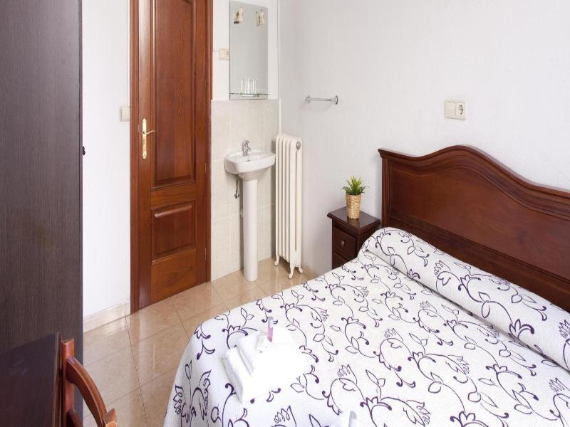 Hostal Condestable Madrid Cameră foto