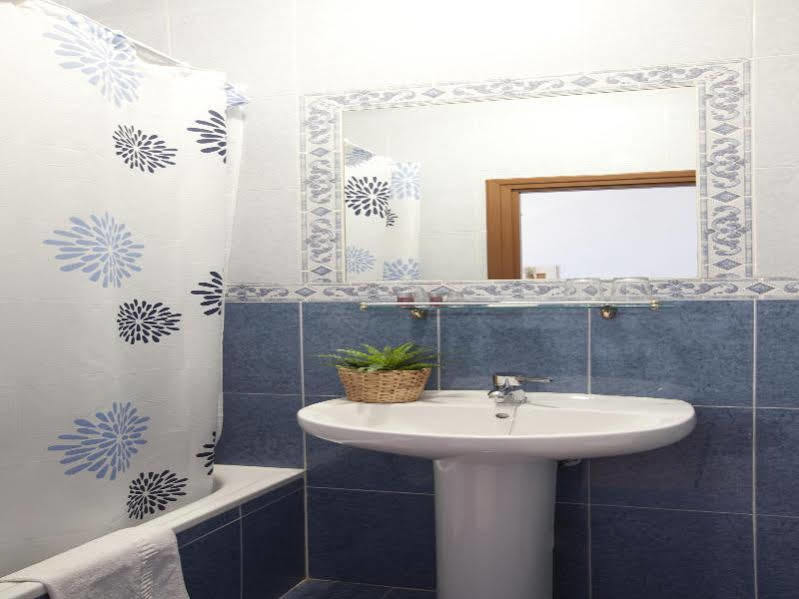 Hostal Condestable Madrid Exterior foto